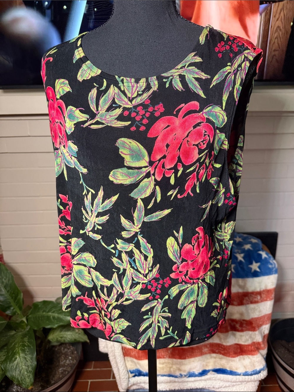 Floral Sleeveless Black & Pink Women's Top